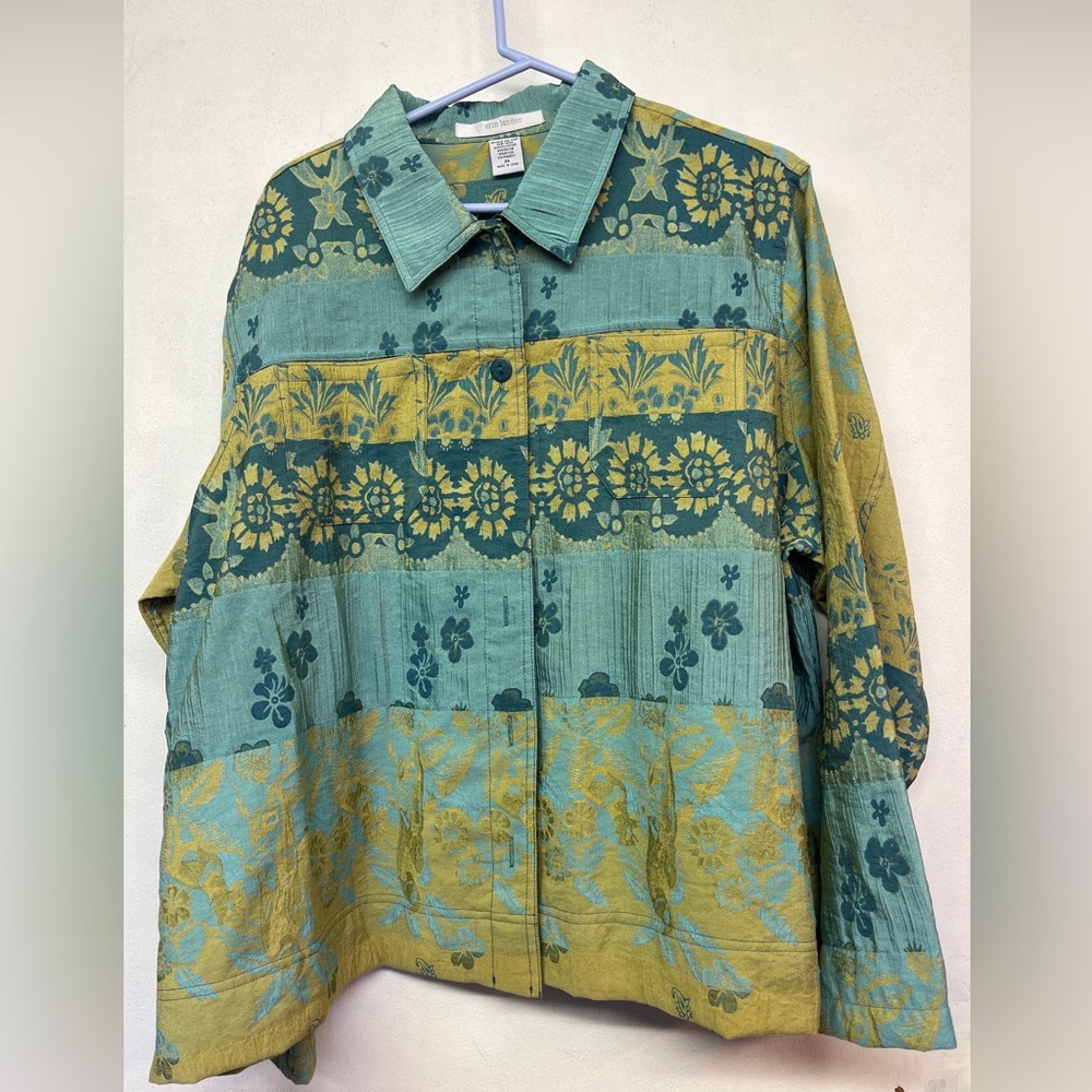 Woman size 2X Erin London multi colored gold and blue collared button up blouse
